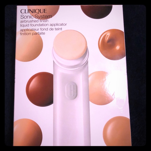 Clinique Sonic Airbrushed Liquid Foundation Brush - Picture 1 of 4